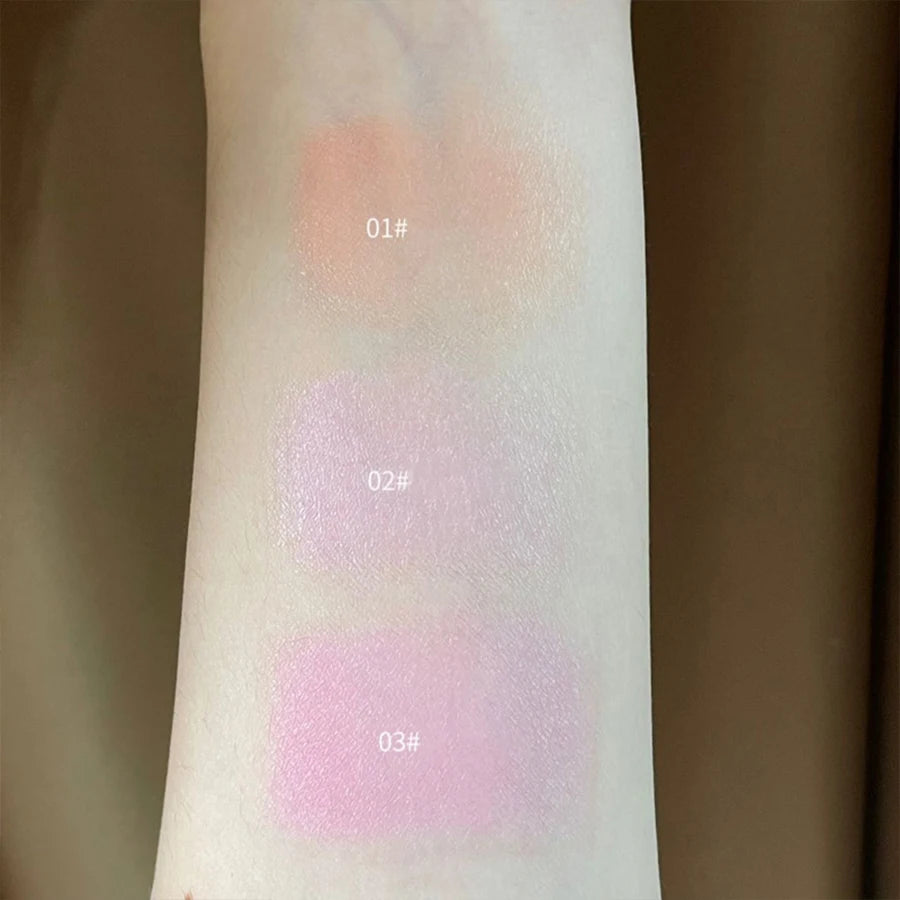 Matte Blush Cream, Heart-Shaped Solid Color Design, Delicate Texture That Adheres to the Skin, Low Saturation for Natural Contouring, Portable Packaging with Built-In Mirror and Puff, Long-Lasting and Does Not Come Off
