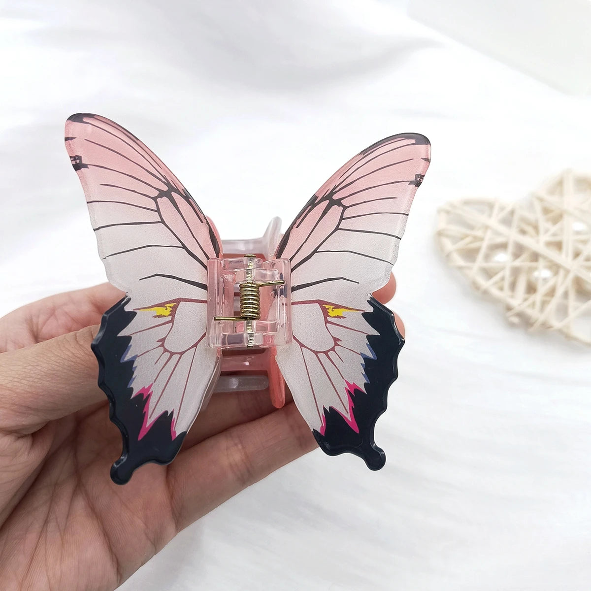 Simulation Butterfly Hair Claw Acrylic Claw Clip Temperament Grab Hair Clips for Girls Ins Trendy Hair Accessories Gift