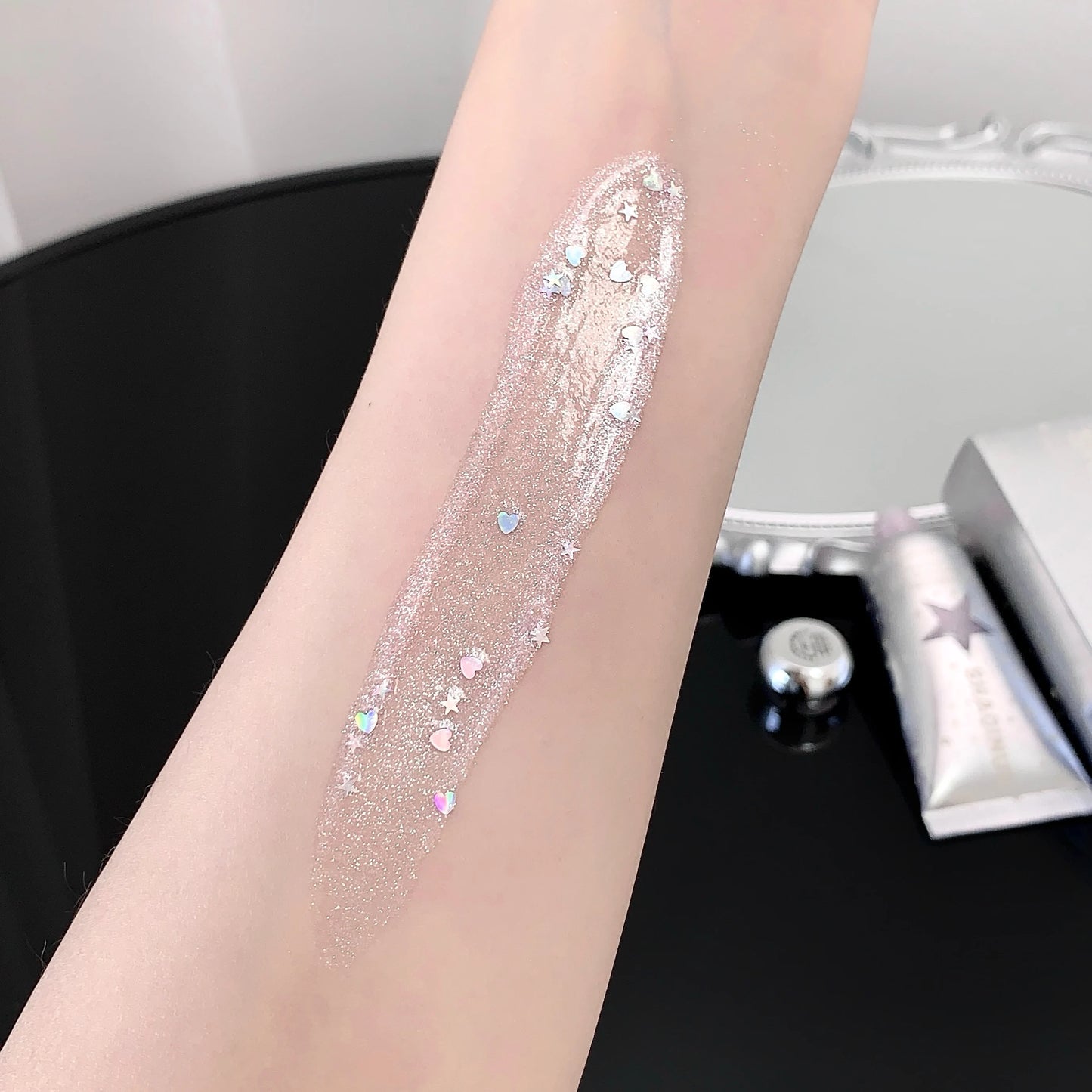 SHAQINUO Glittering Highlighter Gel with Glitter, Liquid Eyeshadow for Atmosphere Sense Makeup Brightening and Highlighting.