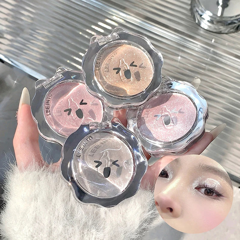 Natural three-dimensional highlighter powder, modify and brighten the silkworm, hold makeup and show color, fine highlighter